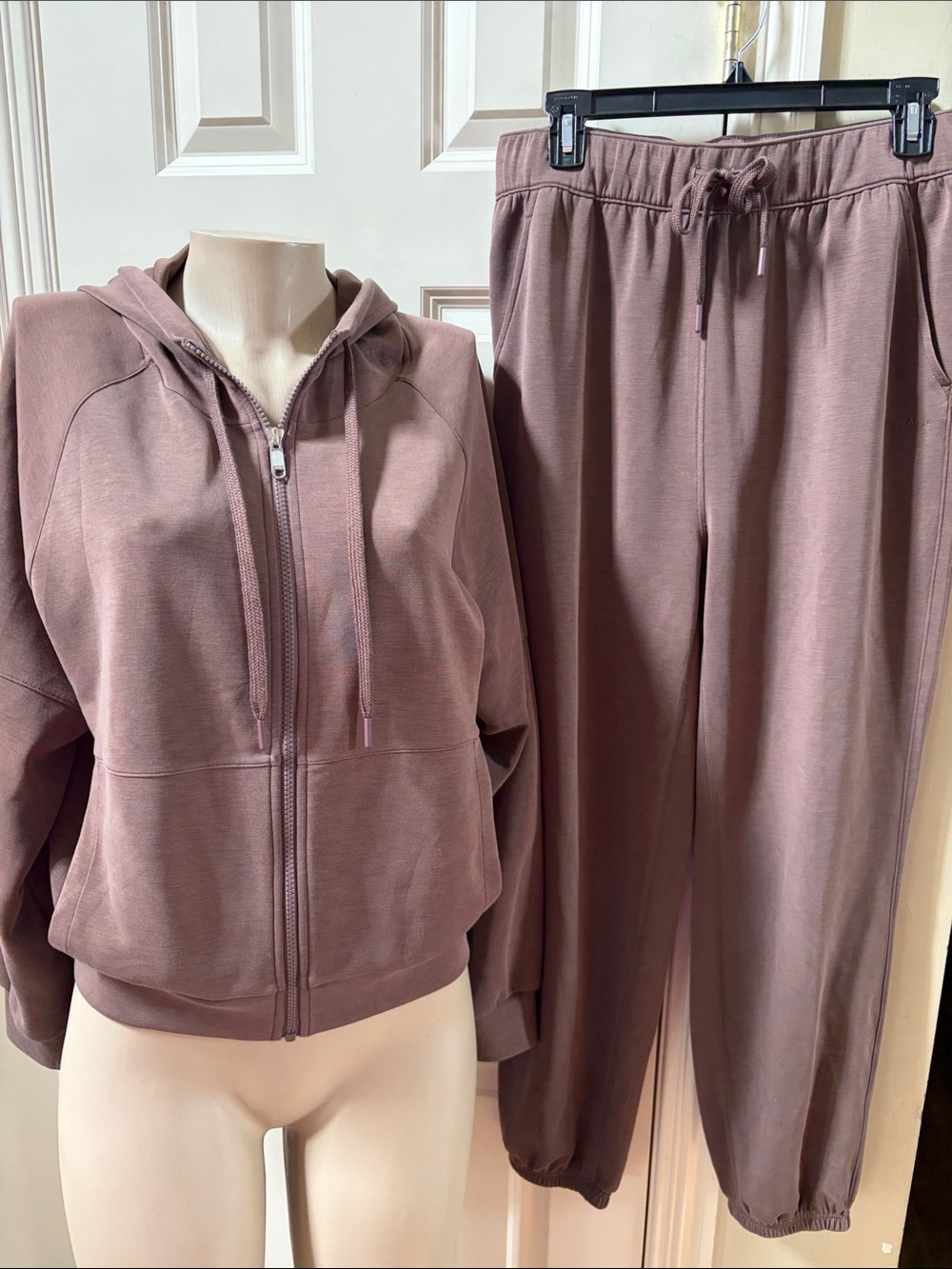 2PC Prana Shea Soft full zip /High rise jogger Everyday Lounge Wear, med